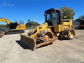 1992 CATERPILLAR 815B - picture2' - Click to enlarge