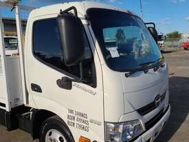 Hino 300 - picture0' - Click to enlarge