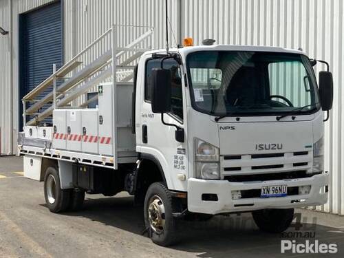 2011 Isuzu NPS300