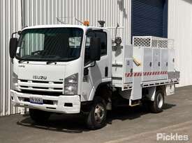 2011 Isuzu NPS300 - picture0' - Click to enlarge