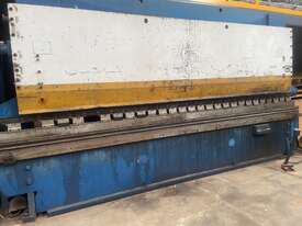 6000mm x 200 Ton Hydraulic Press Brake - picture0' - Click to enlarge