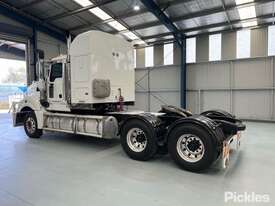 2008 Mack Superliner - picture2' - Click to enlarge