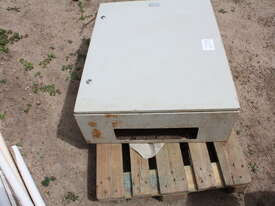 Used Power Box  - picture1' - Click to enlarge