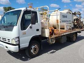 Isuzu NQR - picture1' - Click to enlarge