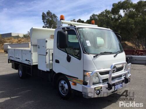 2013 Hino 300 series