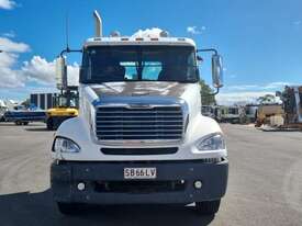 Freightliner Columbia - picture0' - Click to enlarge