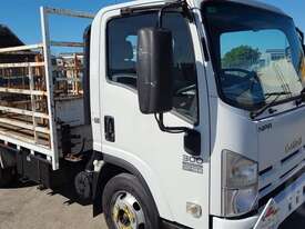 Isuzu NPR300 - picture0' - Click to enlarge