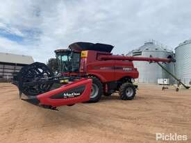 2017 Case IH Combine Harvester With Header Front - picture1' - Click to enlarge