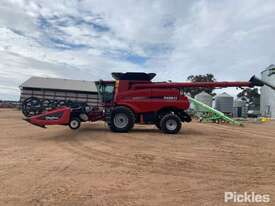 2017 Case IH Combine Harvester With Header Front - picture2' - Click to enlarge