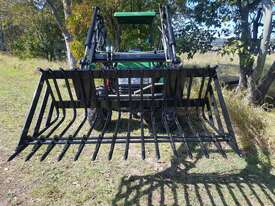 AgKing - Tractor Rock Bucket RBTZ8: Front Loader w/ Quick Release - picture1' - Click to enlarge