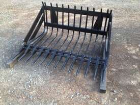 AgKing - Tractor Rock Bucket RBTZ8: Front Loader w/ Quick Release - picture2' - Click to enlarge