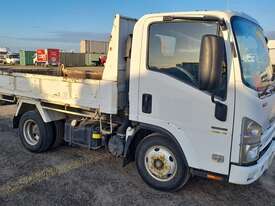 Isuzu NLR - picture0' - Click to enlarge