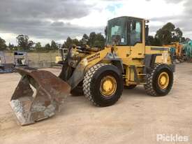 2001 Komatsu WA270-3 Articulated Wheeled Loader - picture1' - Click to enlarge