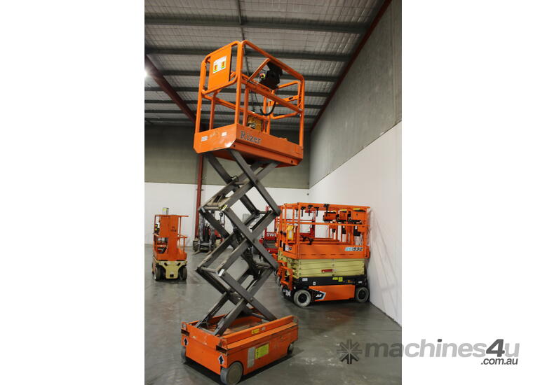caption Used Dingli S03-E 2013 Scissor lift