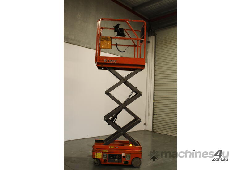 caption Used Dingli S03-E 2013 Scissor lift