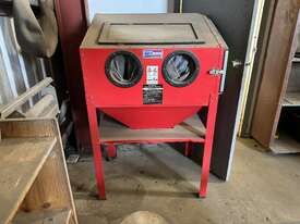 Sand Blasting Cabinet - picture0' - Click to enlarge