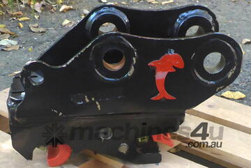 3-6 ton (40mm pin) Jaws Hydraulic Quick Hitch Coupling Case/Hitachi/Kobelco/Kubota Excavator etc   3-6 ton (40mm pin) Jaws Hydraulic Quick Hitch Coupling Case/Hitachi/Kobelco/Kubota Excavator etc