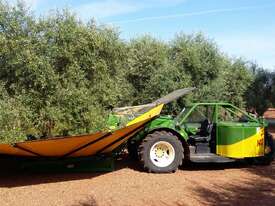 Sicma F3 140 Self-propelled Harvester - picture1' - Click to enlarge