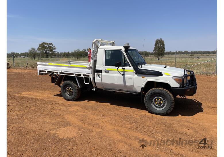 Buy Used 2012 Toyota 2012 Toyota Landcruiser Workmate SUV in , - Listed ...