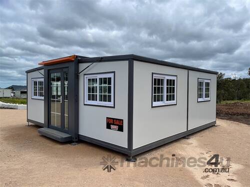 caption Expandable Container House with Ensuite