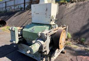 KHD Humboldt Wedag Roll Crusher Type WM25-4-63/80HA, with vibe feeder