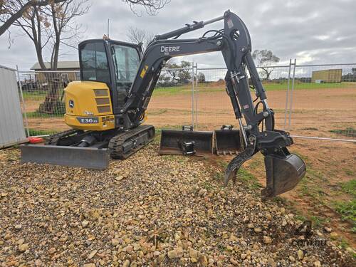 John Deere 3.6 T Excavator 