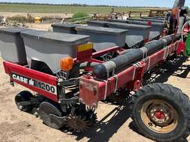 Case IH 1200 Planter - picture0' - Click to enlarge