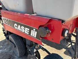 Case IH 1200 Planter - picture1' - Click to enlarge