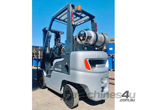 NISSAN 1.8T CONTAINER FORKLIFT L01A18JU