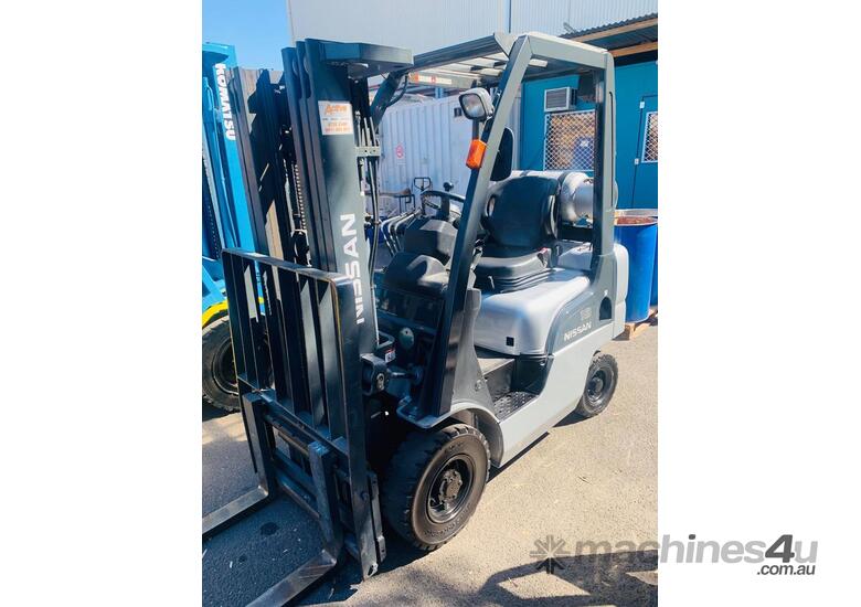 caption NISSAN 1.8T CONTAINER FORKLIFT L01A18JU
