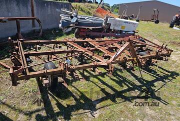 International 24 Tyne Scarifier