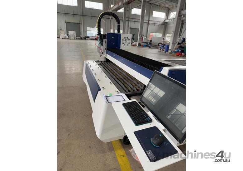 Single Table Laser Cutting Machine Open top 1.5KW 1500mmx3000mm Cutting Bed 