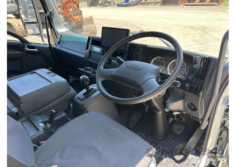 caption 2023 Isuzu FSR140-260 Refrigerated Pantech (Freezer)