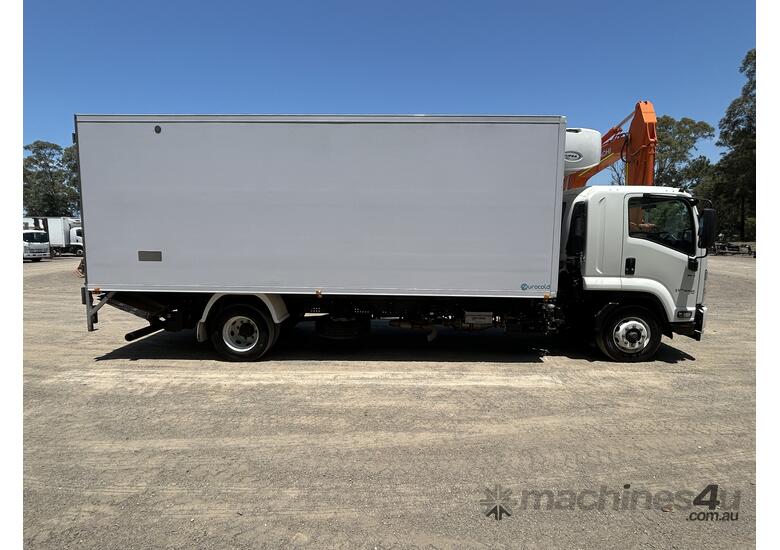 caption 2023 Isuzu FSR140-260 Refrigerated Pantech (Freezer)