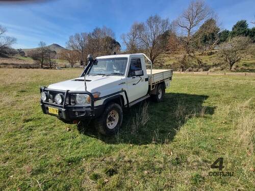caption Toyota Landcruiser Workmate Manual 4x4 2010