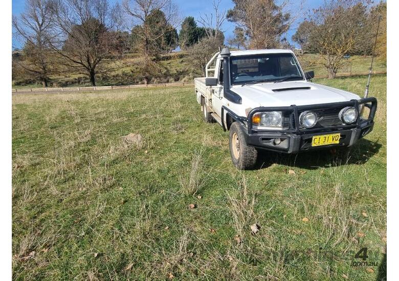 caption Toyota Landcruiser Workmate Manual 4x4 2010