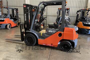 2019 BUILD TOYOTA 8FG25 #72850 8 SERIES 2.5 TON 2500 KG CAPACITY LPG/GAS FORKLIFT 3.7 M 2 STAGE