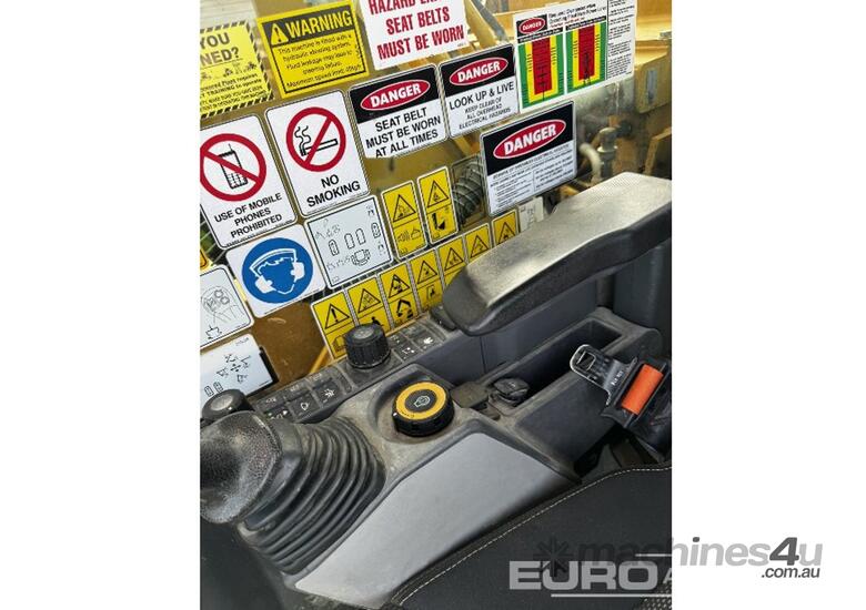 caption 2019 CAT 320 2D