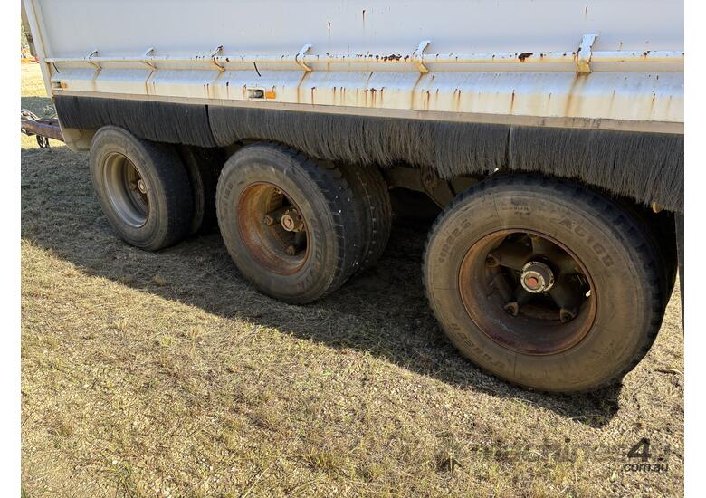 1981 Shepherd Pig Tri-Axle