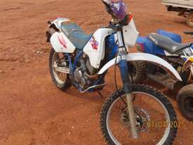 DR350 Motorbike - picture2' - Click to enlarge