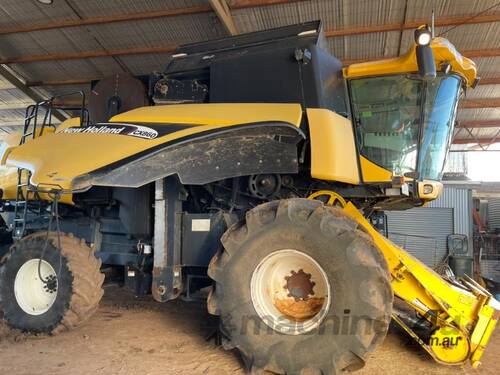 caption CX860 New Holland & New Holland 25' Honey Bee Front on Trailer