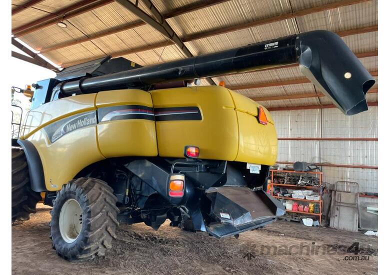 caption CX860 New Holland & New Holland 25' Honey Bee Front on Trailer