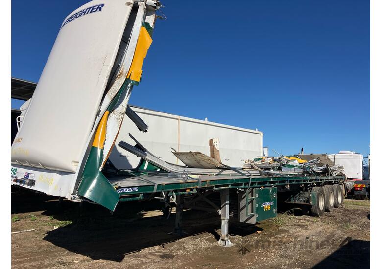 caption 2022 Freighter Maxitrans ST-3 Tri Axle Flat Top Curtainside Trailer