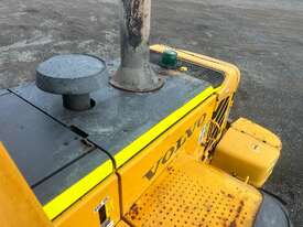 2016 Volvo L120f - picture2' - Click to enlarge