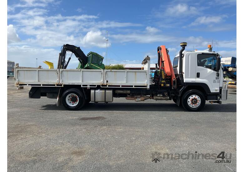 caption 2015 Isuzu FVR 1000 Crane Tipper