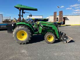 John Deere 4WD Tractor - picture0' - Click to enlarge