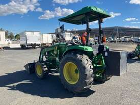 John Deere 4WD Tractor - picture0' - Click to enlarge