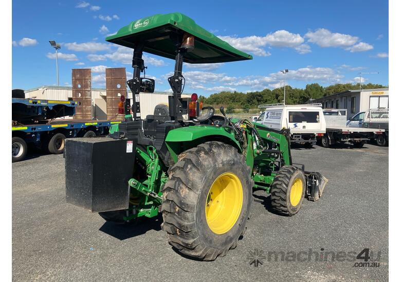 caption John Deere 4WD Tractor