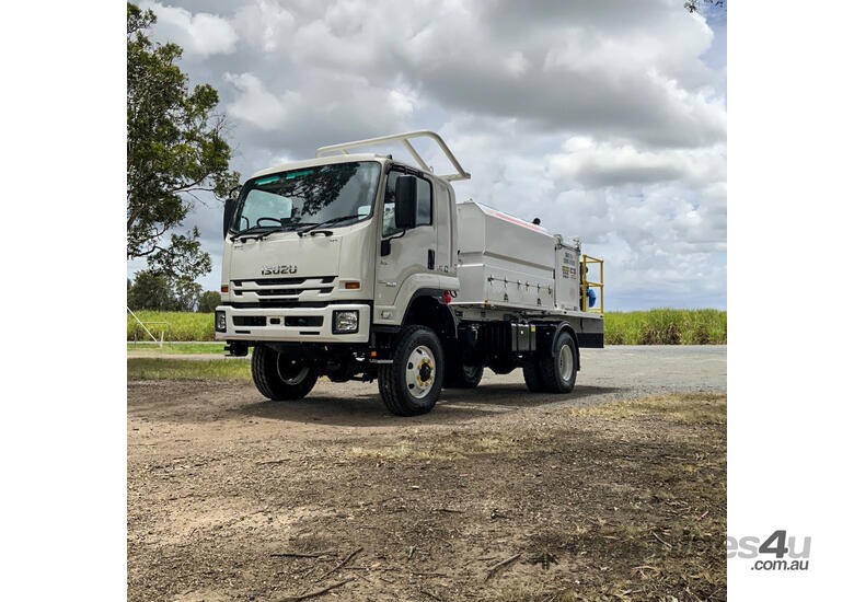 Isuzu FTS 139-260 Service Body Truck