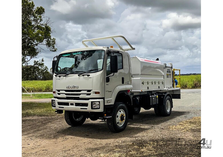 Isuzu FTS 139-260 Service Body Truck